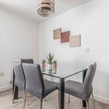 2 Bed & 2 Bath Cosy Apartment Slough- Free Parking Esterno foto
