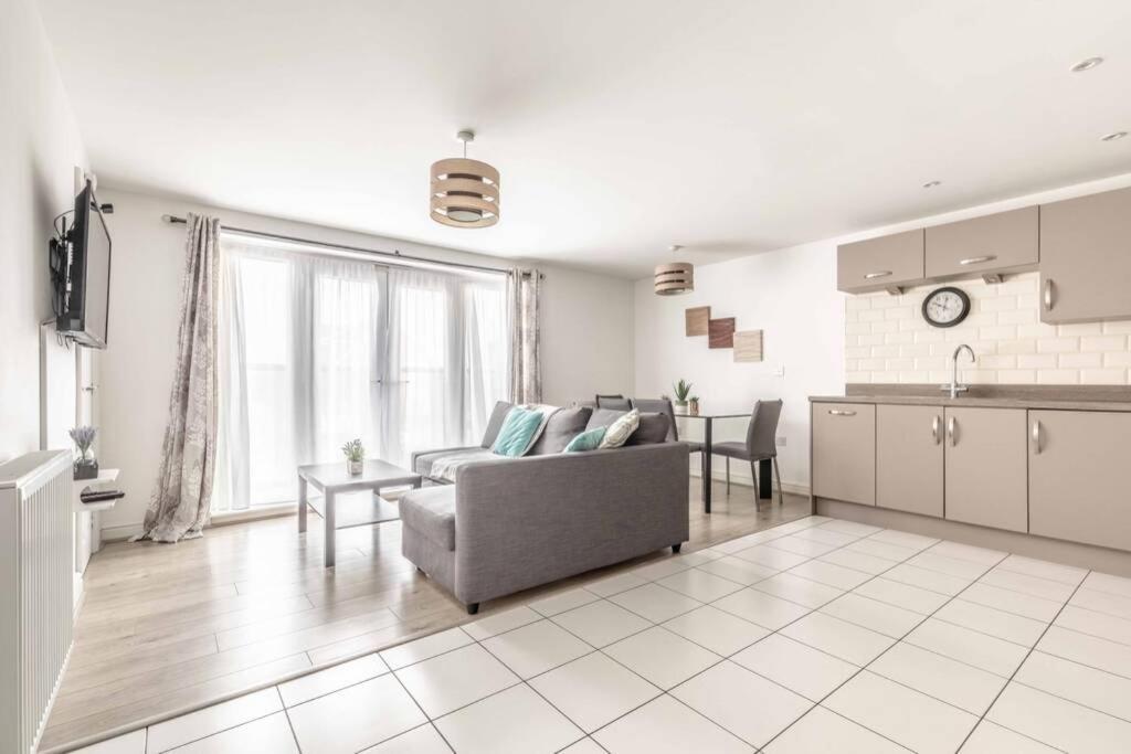 2 Bed & 2 Bath Cosy Apartment Slough- Free Parking Esterno foto