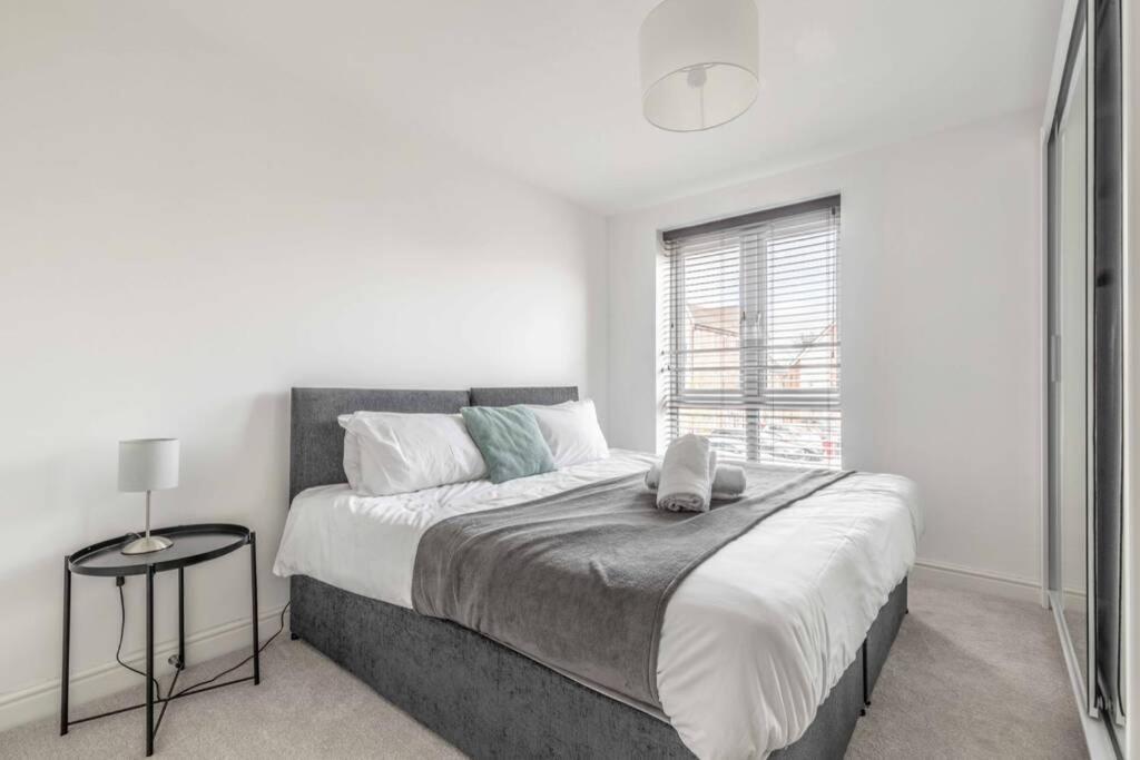 2 Bed & 2 Bath Cosy Apartment Slough- Free Parking Esterno foto