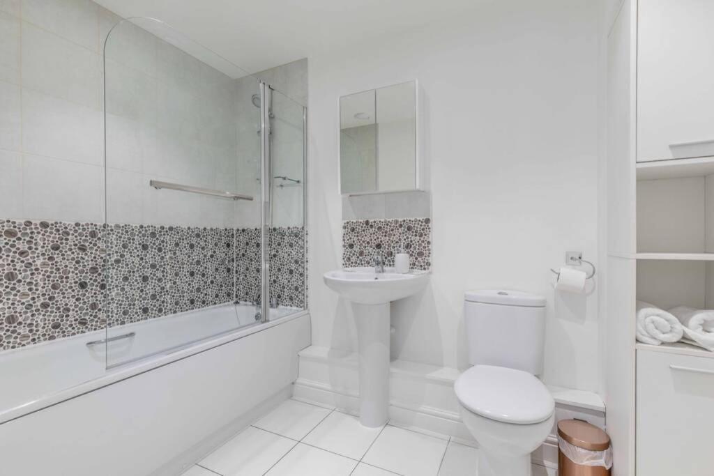2 Bed & 2 Bath Cosy Apartment Slough- Free Parking Esterno foto